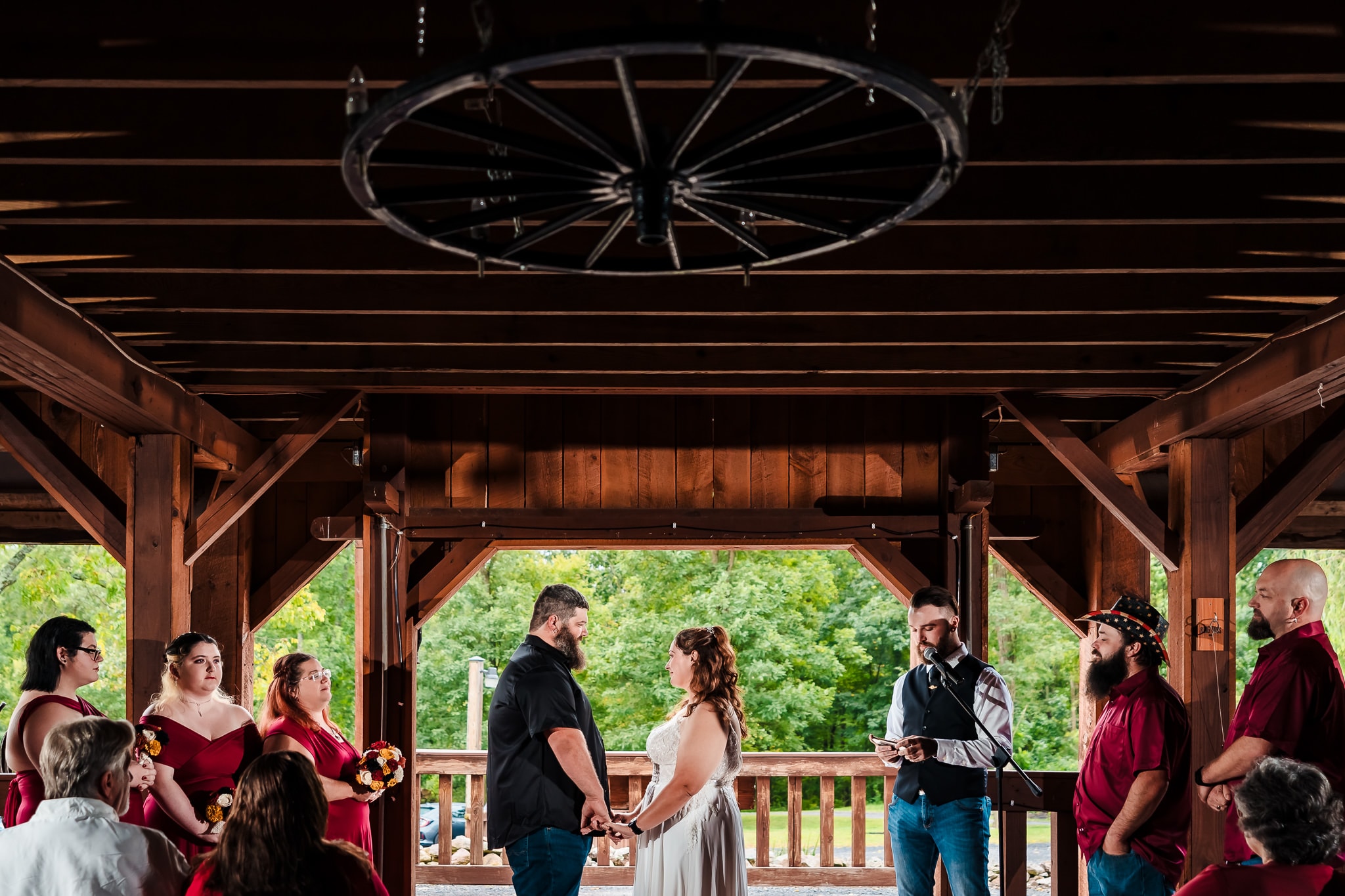 laurel-rock-barn-wedding-covered-outdoor-ceremony