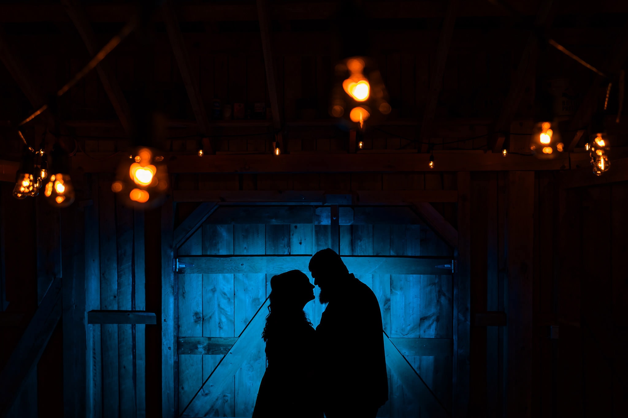 laurel-rock-barn-wedding-silhouette-colors-couple