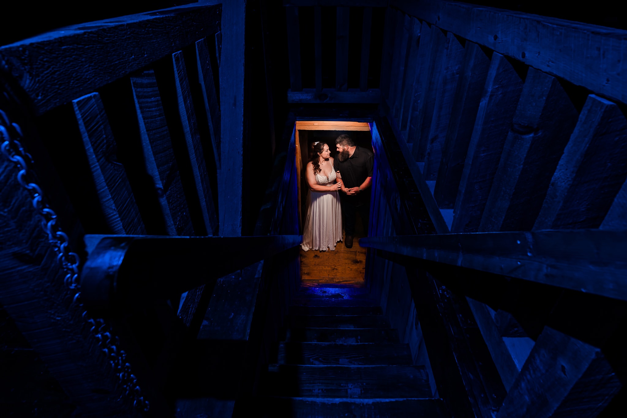 laurel-rock-barn-wedding-stairs-colors-couple-portrait